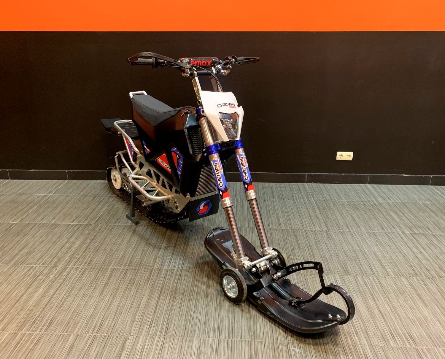 Сноубайк Снегирь 2500 50 А/ч (Черный)